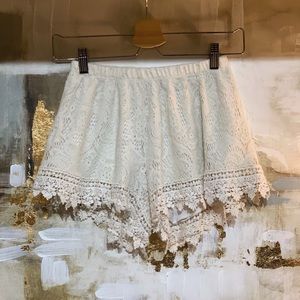 Adorable R24 Cream Colored Lace Shorts